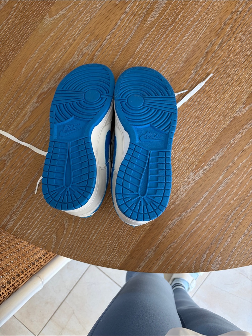 Nike White and Blue Low-Top Sneakers - Picture 4 of 4